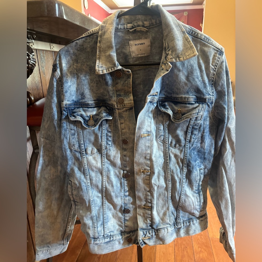 Old Navy vintage acid wash look small Jean jacket, it's roomy fit Hardly worn